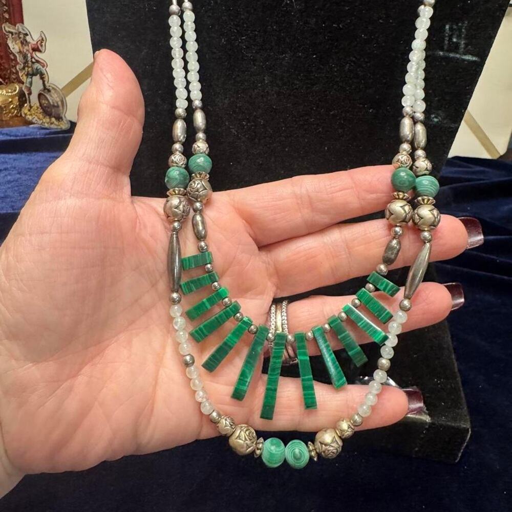Green malachite and silver bead